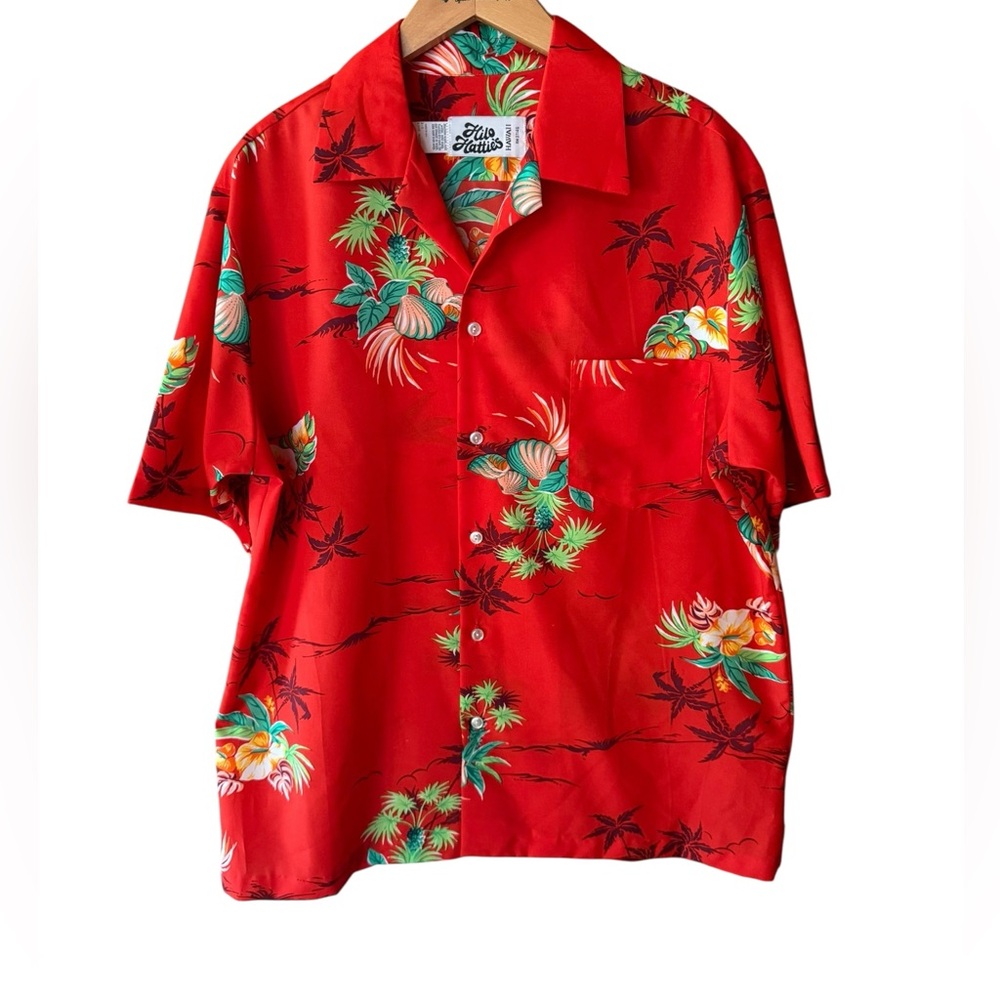 NWOT 1980s Hilo Hattie’s Hawaii 100% Poly Hawaiian‎ Button Down Shirt